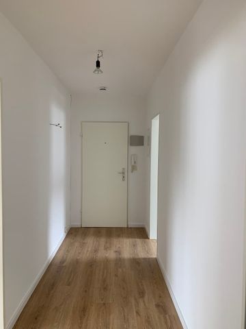 Charmante 2-Zimmer-Wohnung mit Südbalkon in ruhiger Lage – frisch moder­ni­siert und bezugsfertig! - Photo 3