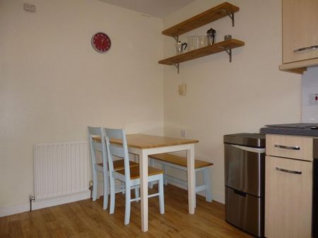 2 bedroom flat to rent - Photo 3