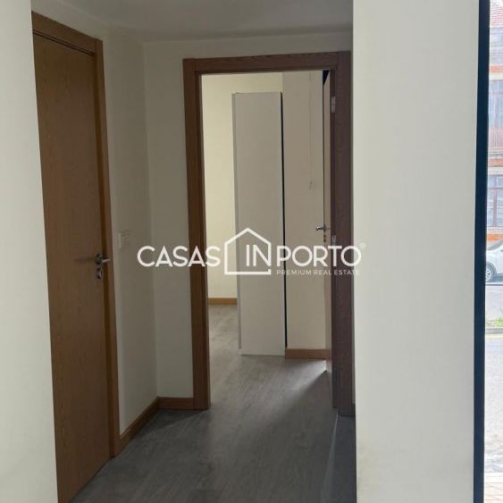 T1 com Lugar de Garagem - Metro de Campanhã - Photo 1