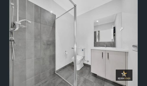 “!! Nearly New House for rent on walking of Riverdale Village Shopping Centre and school.” - Photo 1