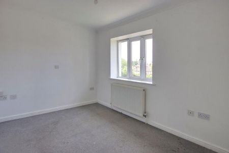 4 bedroom semi-detached house to rent - Photo 3