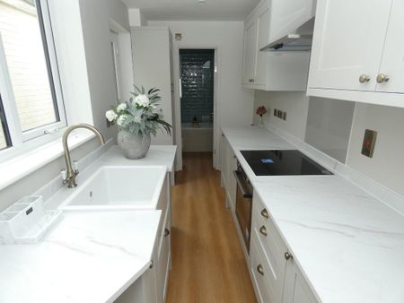 3 bedroom terraced house to rent - Photo 3