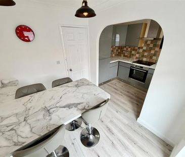 3 bedroom semi-detached house to rent - Photo 5