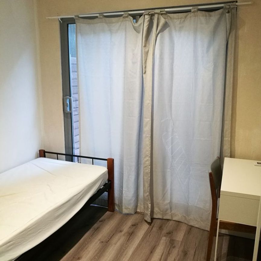 Furnished Spacious 3-Bedroom Apartment in Prime Caulfield East Location - Photo 1