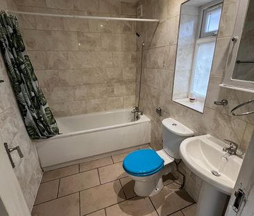 Studio Flat, Ethelbert Gardens, IG2 - Photo 4