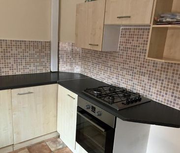 2 bedroom end of terrace house to rent - Photo 6