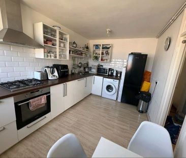 Room in a Shared Flat, Neville Gill Close, SW18 - Photo 4