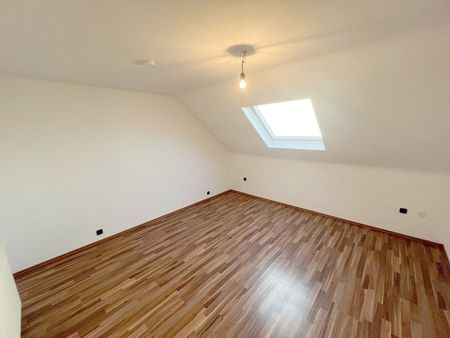 Reinsfeld: Attraktive Maisonette-Wohnung mit zwei Bädern, Balkon, Keller und Garage - Photo 4