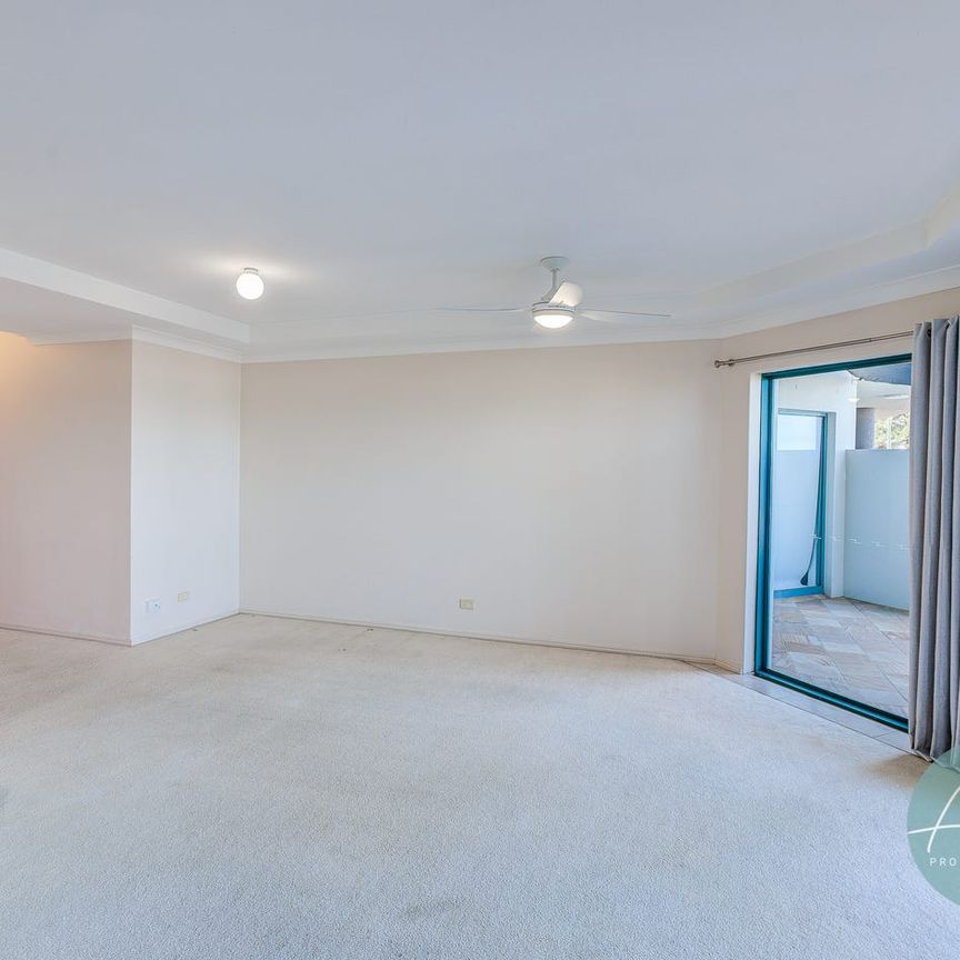 Absolute Beachfront Living – Ground Floor Coastal Luxury with Spectacular Ocean Views - Photo 1