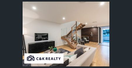 Stylish 3-Bedroom Townhome in Riverside Hawthorne - Photo 2