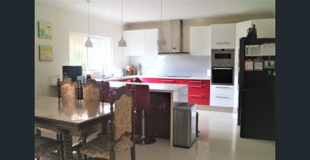 MINS WALK TO CARLINGFORD WEST PUBLIC SCHOOL, SHOPPING CENTRE & TRAIN STATION - Photo 3