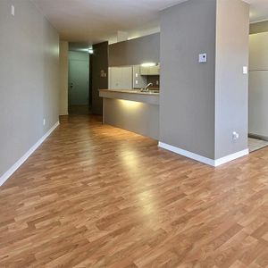 4 1/2 Rénové , paisible, lumineux (LORETTEVILLE) - Photo 2