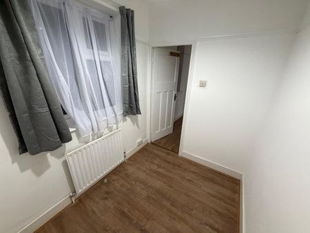 4 Bed Detached House, Leader Avenue, E12 - Photo 4