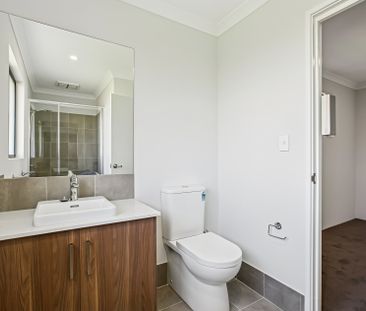 Modern Appeal in a Serene Setting. - Photo 3