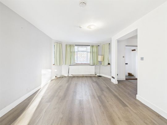 Syon Lane, Isleworth, Middlesex, TW7 - Photo 1