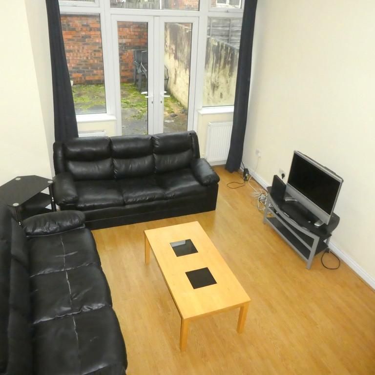4 bedroom terraced house to rent - Photo 1