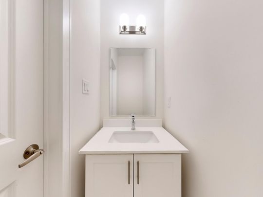 For Lease - 143 Kenneth Rogers Crescent, East Gwillimbury, Ontario - Photo 1