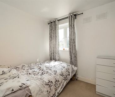 Temeraire Place, Chiswick Park/Acton Green, TW8, London - Photo 5