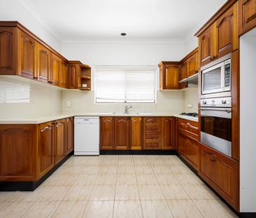 Spacious Three Bedroom Home in a Convenient Location - Photo 6