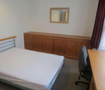 Bedroom House In Winton, BH9 - Photo 5