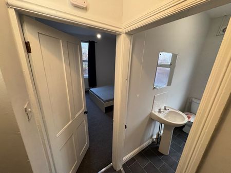 2 Bed Terraced House, Recreation Terrace, LS11 - Photo 5