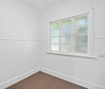 69 Mount Gravatt Capalaba Road, Upper Mount Gravatt QLD 4122 - Hous... - Photo 6