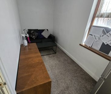 Room in a Shared House, Sladefield Road, B8 - Photo 1