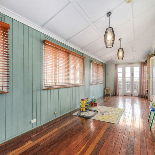 52 Crawford Avenue, Stafford, QLD 4053 - Photo 1