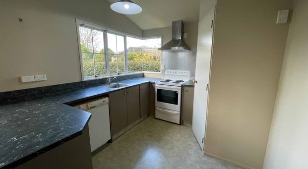 Easy Mahora living - Photo 1