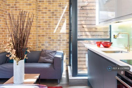 2 bedroom semi-detached house to rent - Photo 5