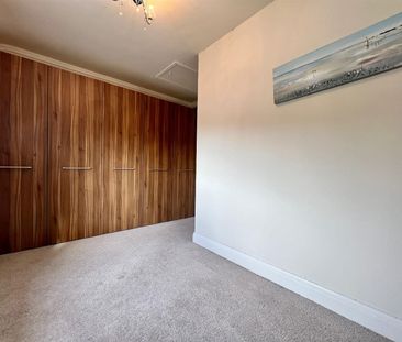 Esplanade, Scarborough, Scarborough - Photo 3