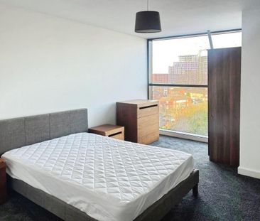 3 bedroom flat to rent - Photo 4