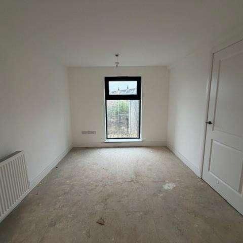 Kinder Close, Thornton, Bradford, BD13 - Photo 1