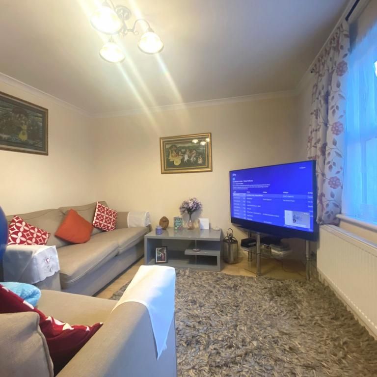 1 bedroom in a house share to rent - Photo 1