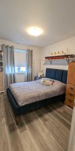 Beau 5 1/2, nouveau quartier, immeuble de 4 ans, Otterburn Park, pôle et store fournie, grande luminosité, immeuble tranquille, 2 stationnement - Photo 4