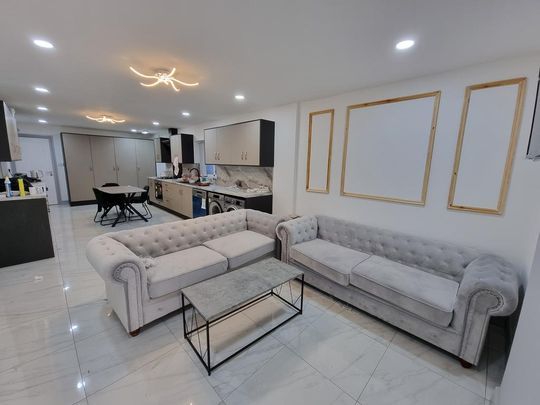 6 bedroom terraced house to rent - Photo 1
