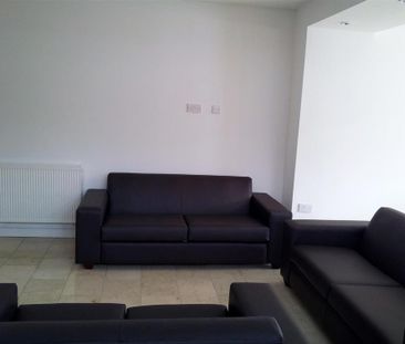 6 bedroom terraced house to rent - Photo 2