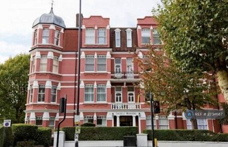 1 bedroom in a flat share to rent - Photo 3