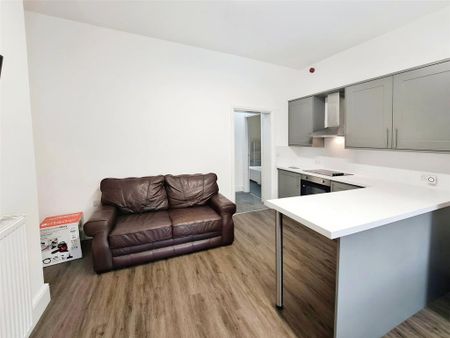 2 bedroom flat to rent - Photo 3