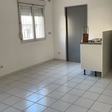 A LOUER // AVIGNON Studio situé sur l'Avenue Saint Ruf - Photo 4