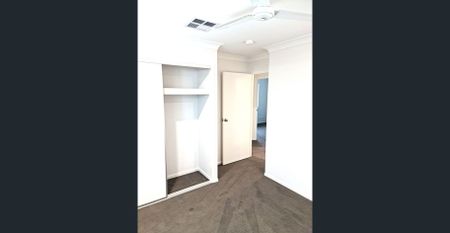 DUCTED AIR-CONDITIONING -4 BED, 2 BATH TOWNHOUSE DOUBLE GARAGE - Photo 2