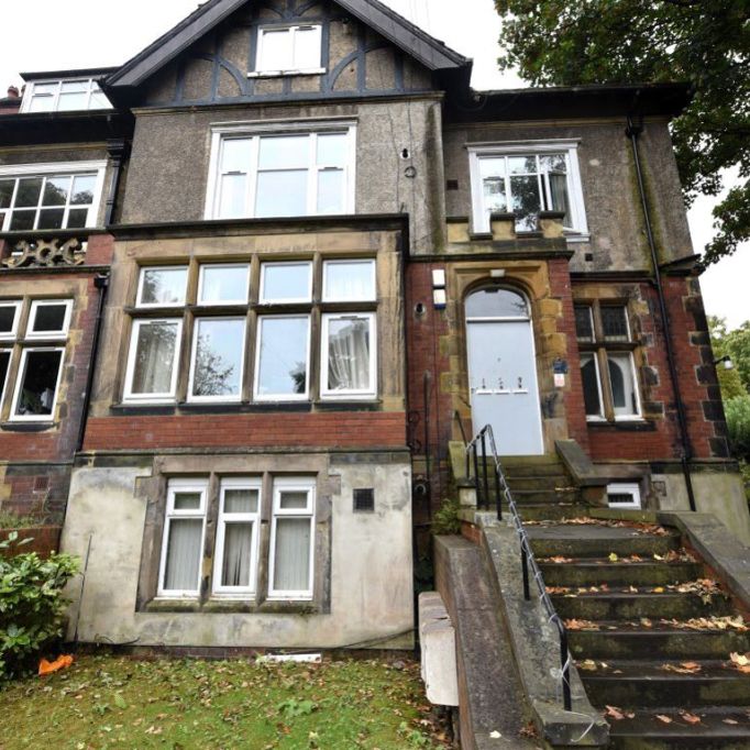 4 bedroom Flat in Wood Lane, Leeds - Photo 1