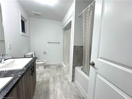 For Lease - 113 Laugher Avenue, Welland, Ontario - Photo 2