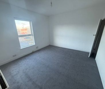 Woodhead Road, Sheffield - Photo 1