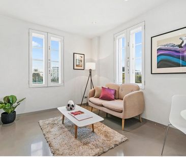 FANTASTIC 1 BEDROOM IN THE ICONIC CHEVRON COMPLEX - Photo 4