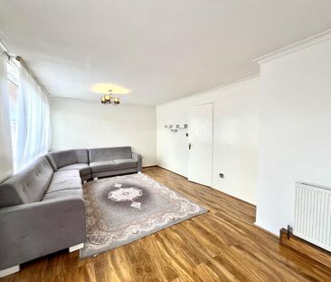 3 bedroom end of terrace house to rent - Photo 2