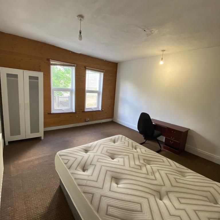 3 bedroom flat to rent - Photo 1