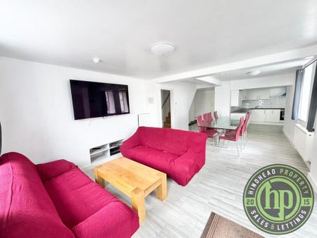 1 bedroom in a house share to rent - Photo 2