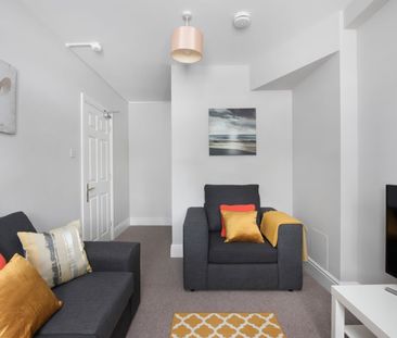 Room in a Shared House, Mountcombe House, SW19 - Photo 1