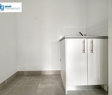 Charming 3 Bedroom Townhouse in Officer! - Photo 5